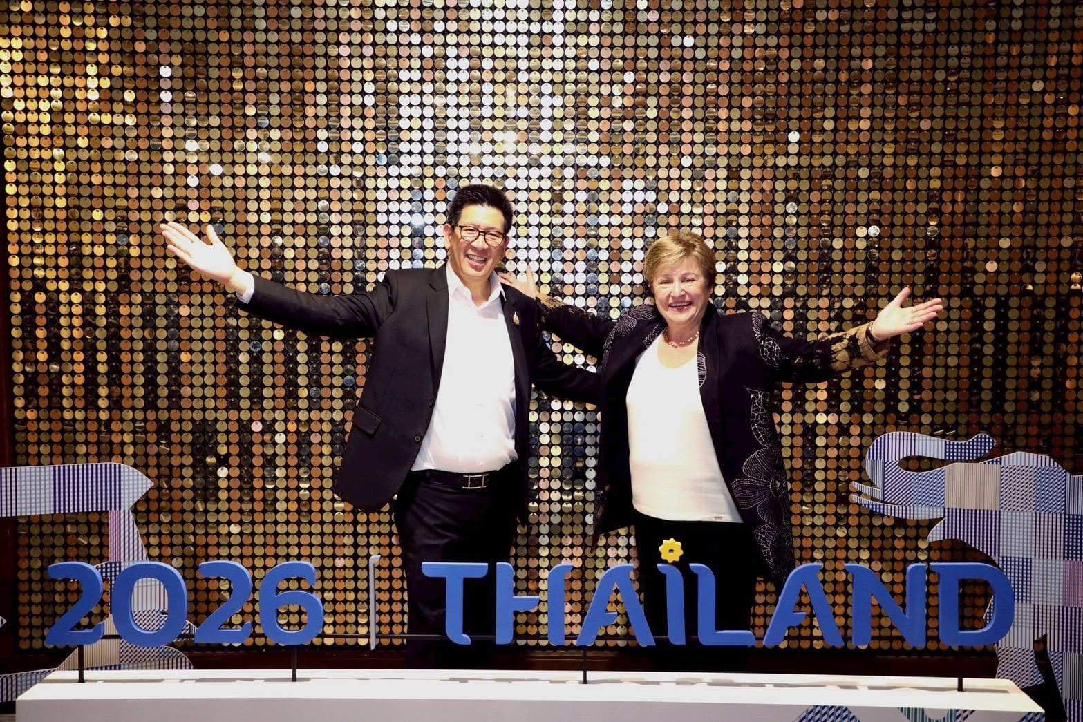 ดร.เอกนิติ นิติทัณฑ์ประภาศ รองนายกรัฐมนตรีและรัฐมนตรีว่าการกระทรวงการคลัง พร้อมคณะผู้บริหาร จากกระทรวงการคลัง นำดร.คริสตาลินา กอร์เกียวา กรรมการจัดการกองทุนการเงินระหว่างประเทศ (IMF) และคณะ เยี่ยมชมพิพิธบางลำพู